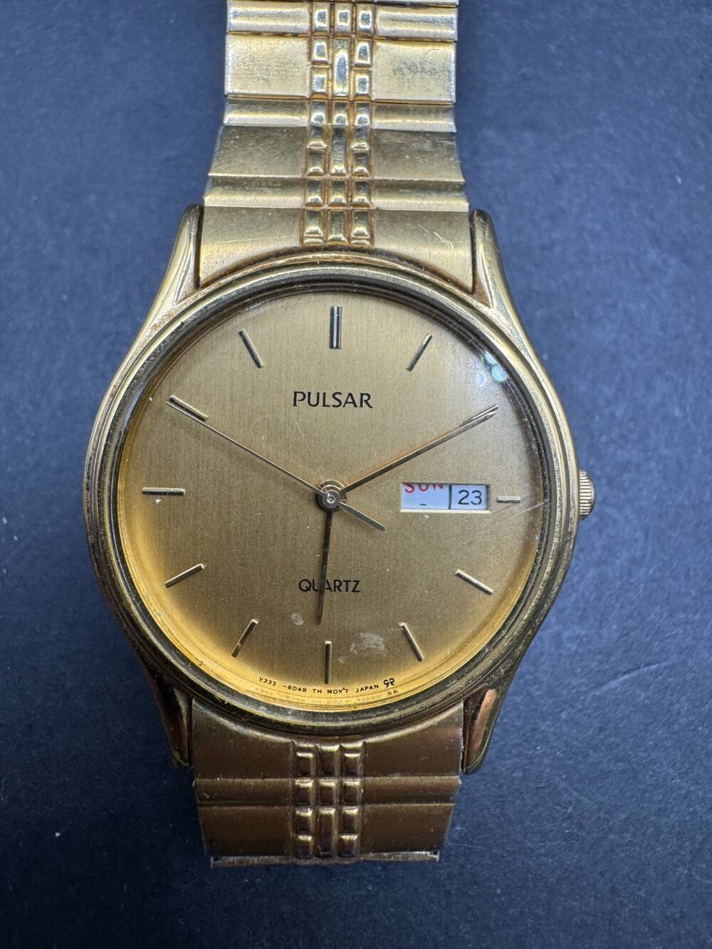 Vintage Pulsar V333-6030 Day Date Gold Tone Stainless Steel Stretch Band 30.5mm